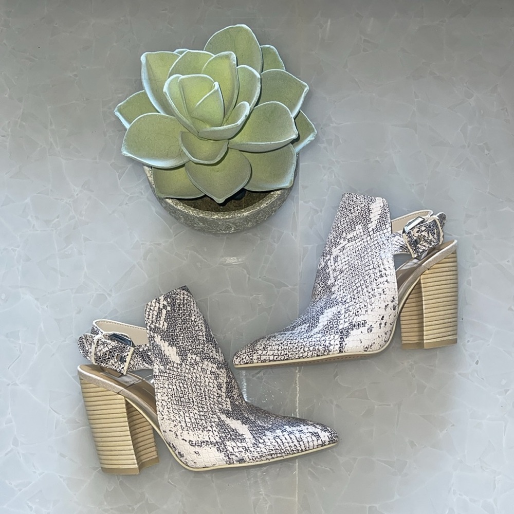 🐍 BNWOB Dolce Vita Booties